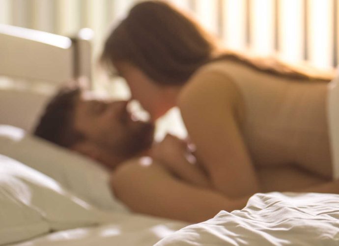 Donner du plaisir à une femme vierge : conseils pour une première expérience réussie | Désirs coquins