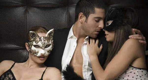 Faire l'amour à 3 : comment préparer et vivre la première expérience à trois | Désirs coquins
