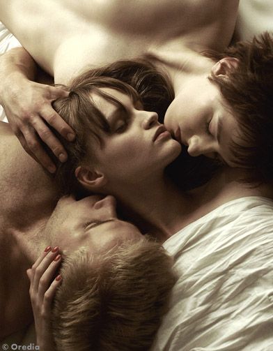 Faire l'amour à 3 : comment préparer et vivre la première expérience à trois | Désirs coquins