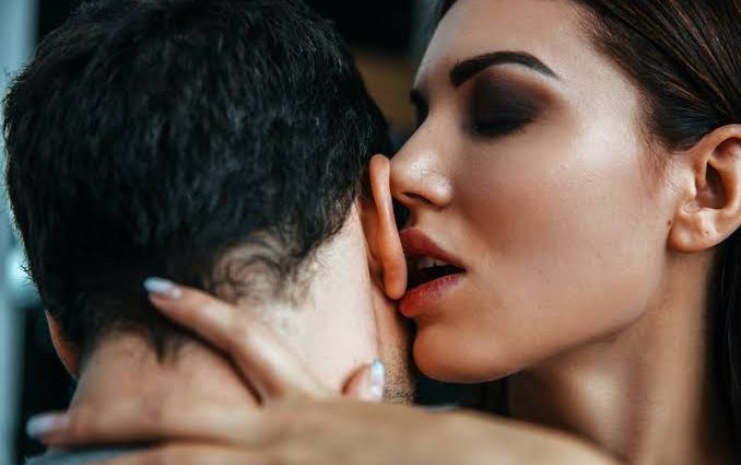 Comment intégrer le dirty talk dans votre vie sexuelle pour davantage de plaisir | Désirs coquins