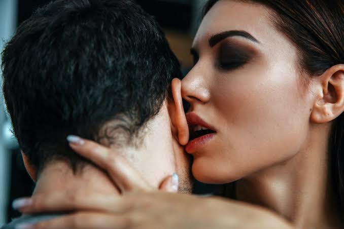 Comment intégrer le dirty talk dans votre vie sexuelle pour davantage de plaisir | Désirs coquins